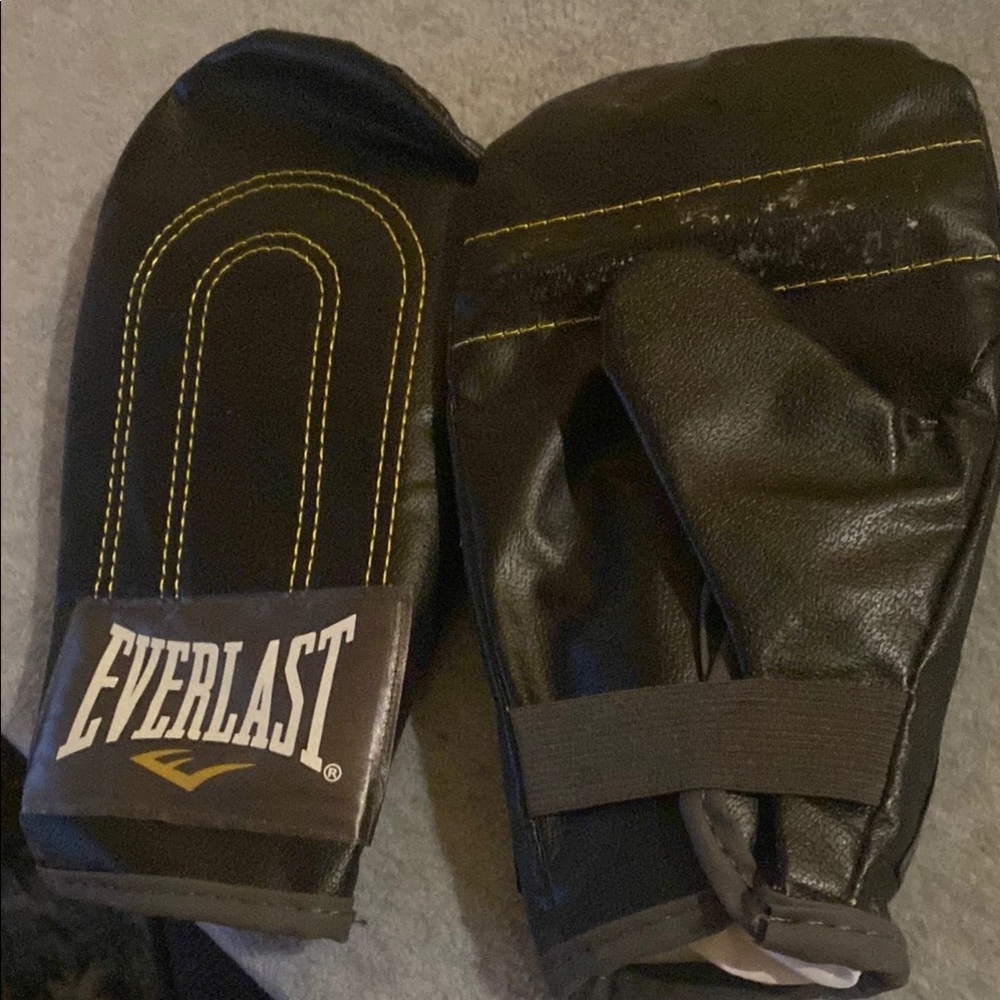Everlast Black Training Mitts with Yellow Accents